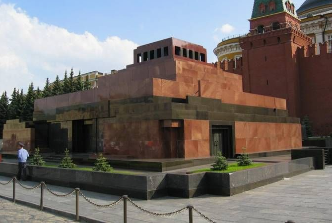 Для чего был установлен Мавзолей на красной площади в Москве.
